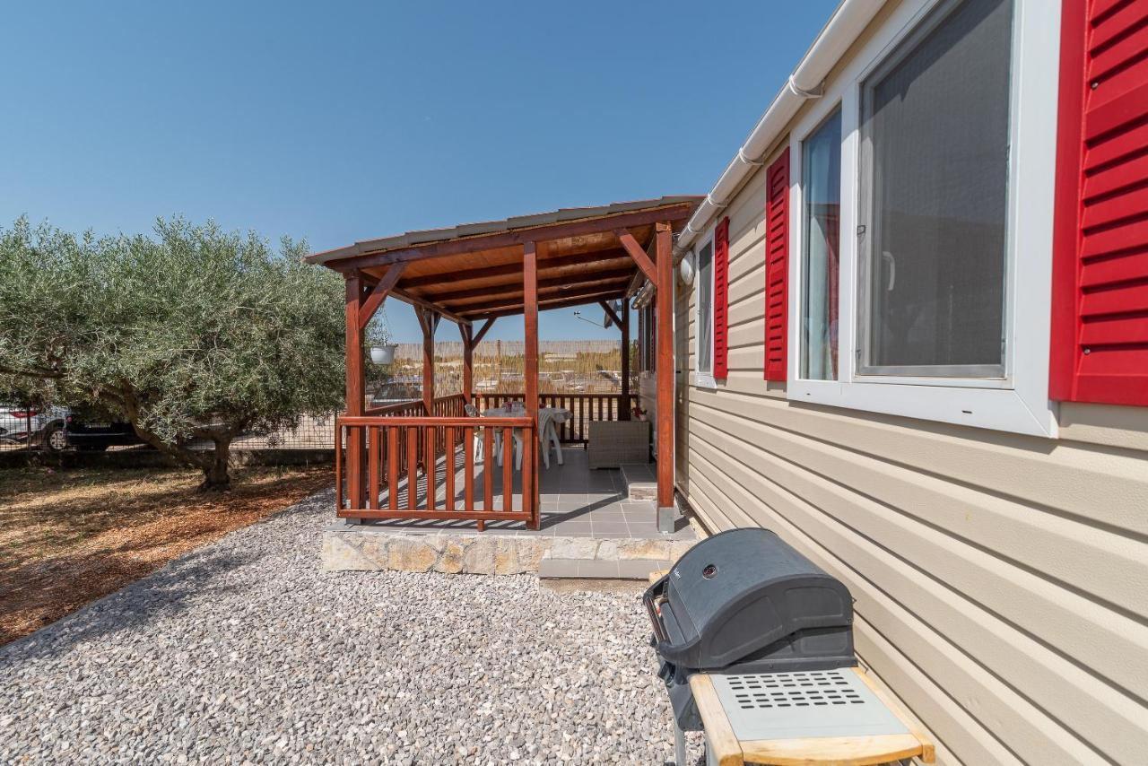 'Olive Grove' Camping House-Near The Beach Divulje Kültér fotó