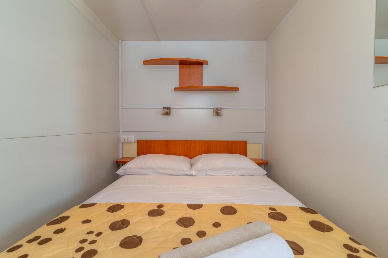 'Olive Grove' Camping House-Near The Beach Divulje Kültér fotó
